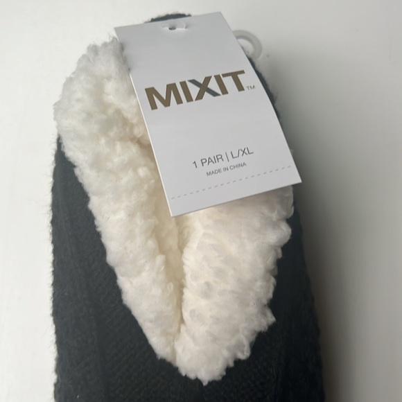 Mixit Black NWT Slipper Socks with Non Skid Bottoms - Picture 2 of 8